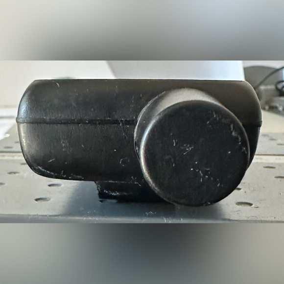 DeLorme inReach SE Satellite Communicator Model INRCH20 Handheld GPS Transmitter - Picture 7 of 11